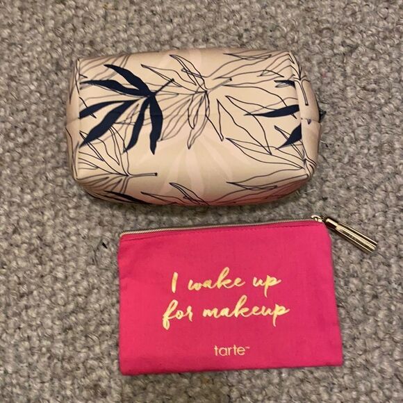 Bundle set 2 cosmetics bags. Tarte & no name . - Picture 2 of 9